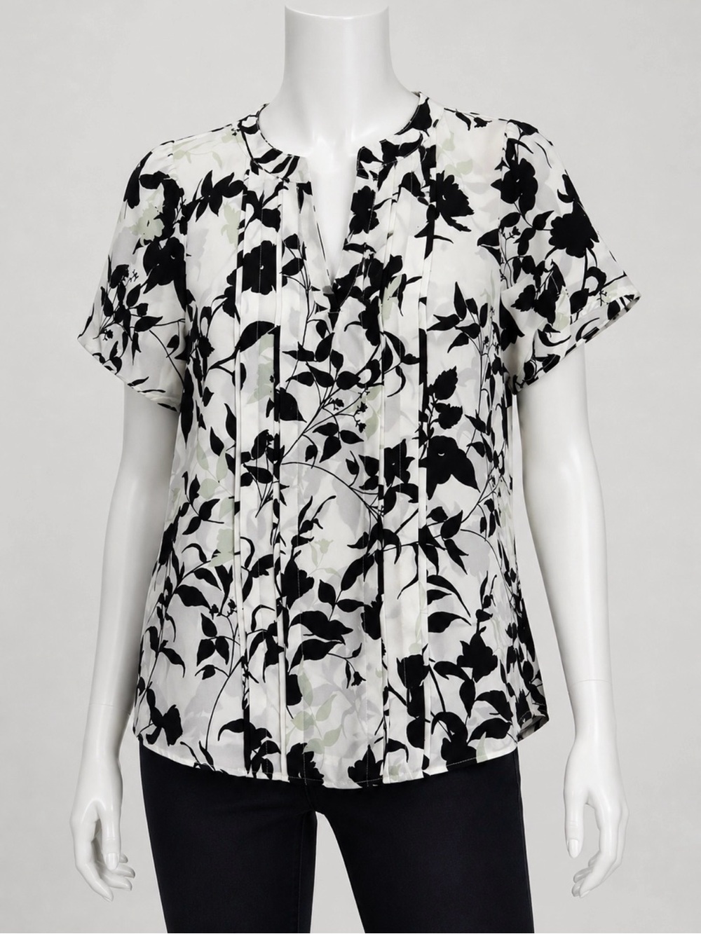 Women’s Black & White Floral Short Sleeve Top